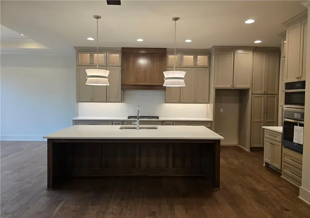 Photo 4 of House for sale at 10301 W 151 Pl, Overland Park, KS 66221 | MLS# 2638095 | Listing updated on 2026-10-10