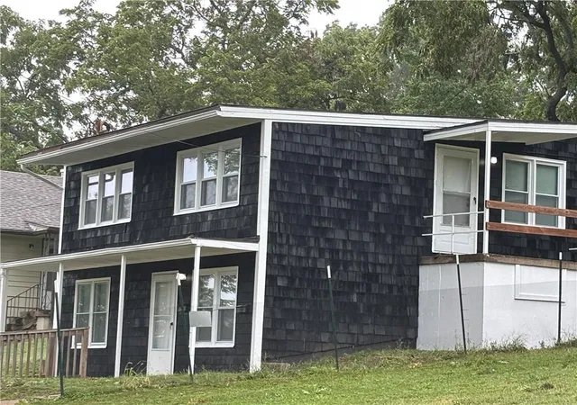 Photo 3 of Multi family home for sale at 1413 W Waldo Ave, Independence, MO 64050 | MLS# 2638096 | Listing updated on 2026-09-21