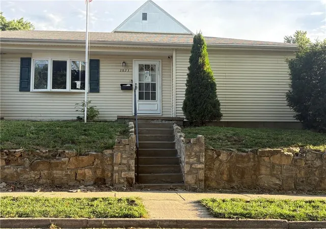 2nd image of 2823 Mulberry St, St Joseph, MO 64501 | MLS# 2638102