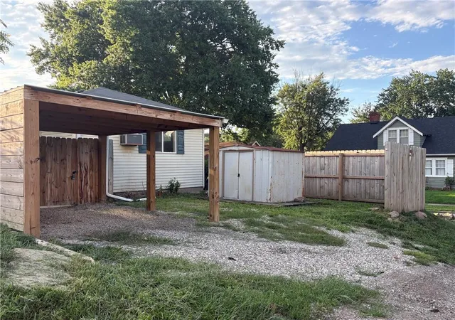 Photo 3 of Sale Pending at 2823 Mulberry St, St Joseph, MO 64501 | MLS# 2638102 | Listing updated on 2026-09-02