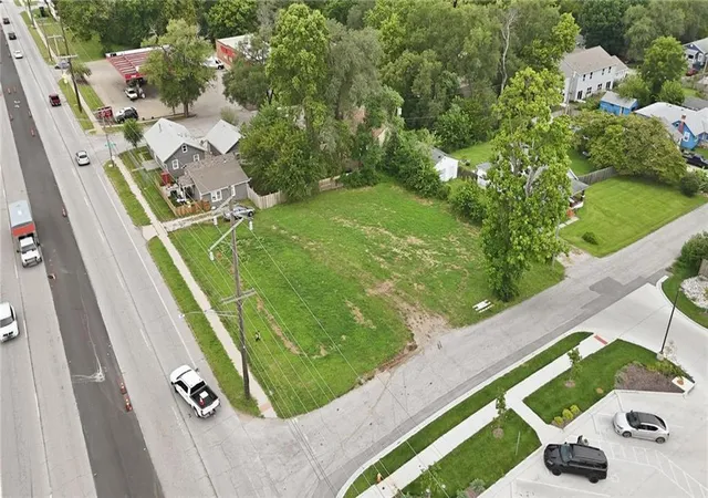2nd image of 1312 E 23rd St S, Independence, MO 64055 | MLS# 2638105