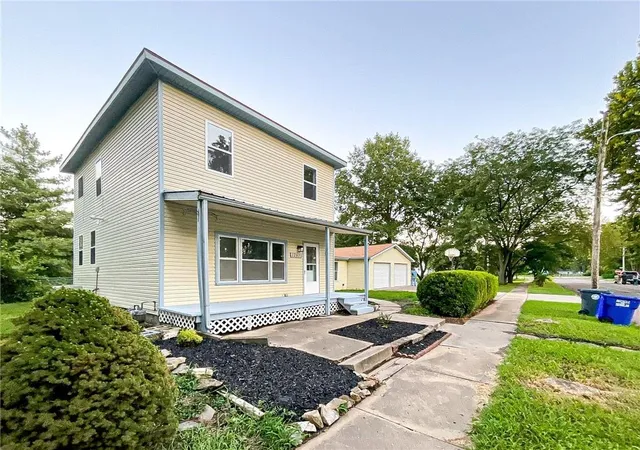 Photo 3 of Single family home for sale at 1203 S Massachusetts Ave, Sedalia, MO 65301 | MLS# 2638110 | Listing updated on 2026-09-23