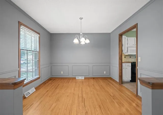Photo 5 of Single family home for sale at 7211 N Highland Ave, Gladstone, MO 64118 | MLS# 2638113 | Listing updated on 2026-09-06