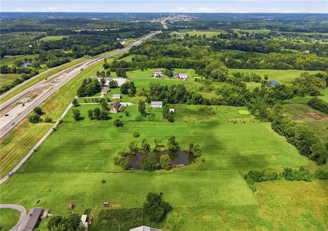 11th image of 1120 Ne 1st St, Oak Grove, MO 64075 | MLS# 2638115