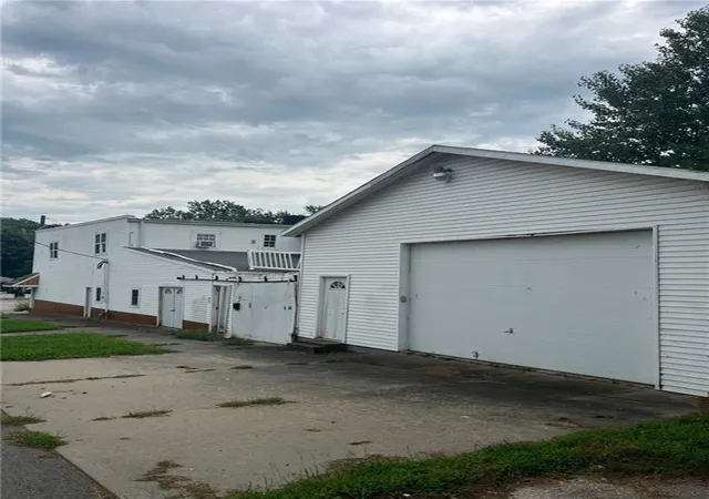 2nd image of 3026 Saint Joseph Ave, St Joseph, MO 64505 | MLS# 2638117