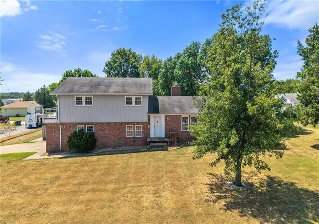 2nd image of 1901 Stark St, Coffeyville, KS 67333 | MLS# 2638122