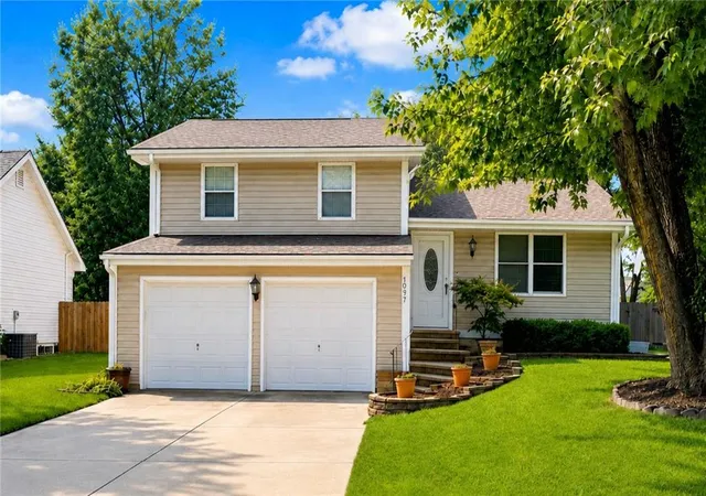 Photo 1 of Sale Pending at 2033 E Wyandotte St, Olathe, KS 66062 | MLS# 2638131 | Listing updated on 2026-08-29