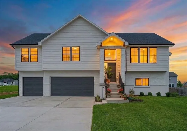 1st image of 25994 W 140th Ter, Olathe, KS 66061 | MLS# 2638132