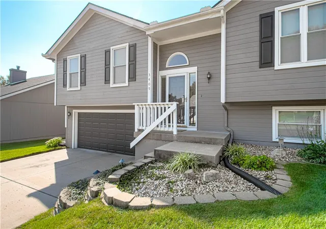 Photo 2 of Sale Pending at 3409 Nw 85th St, Kansas City, MO 64154 | MLS# 2638137 | Listing updated on 2026-08-29