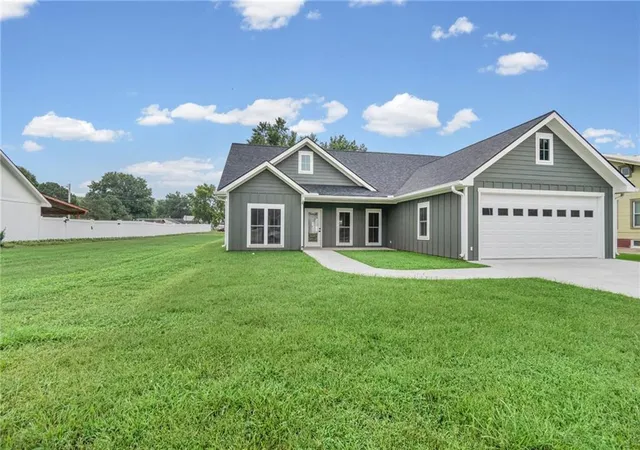 Photo 4 of Single family home for sale at 102 E 4Th St, Norborne, MO 64668 | MLS# 2638141 | Listing updated on 2026-08-22