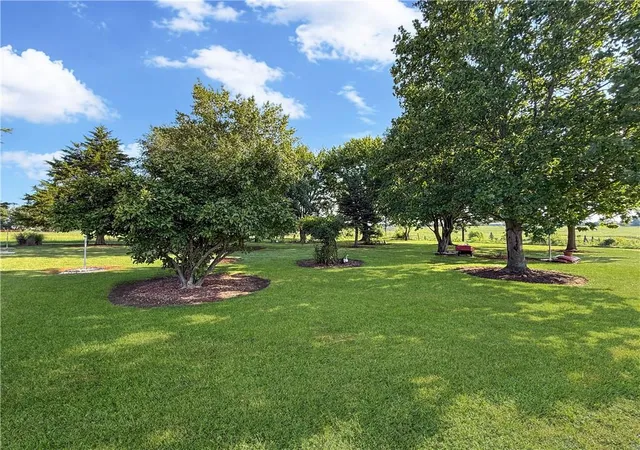 16th image of 5555 Kinnamon Rd, Odessa, MO 64076 | MLS# 2638148