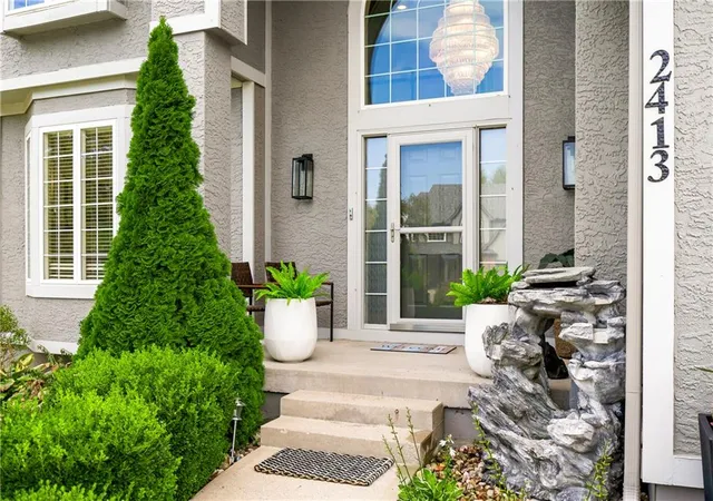 Photo 3 of Single family home for sale at 2413 Sw Regency Dr, Lee's Summit, MO 64082 | MLS# 2638153 | Listing updated on 2026-10-08