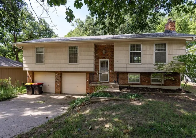 Photo 3 of Single family home for sale at 5822 Nw Aspen Ln, Kansas City, MO 64152 | MLS# 2638168 | Listing updated on 2026-08-31
