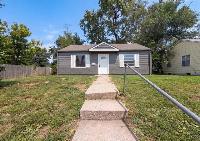 1st image of 4770 Woodend Ave, Kansas City, KS 66106 | MLS# 2638173