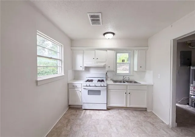 2nd image of 4770 Woodend Ave, Kansas City, KS 66106 | MLS# 2638173