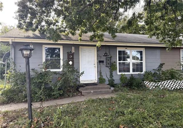 1st image of 205 N Mahaffie St, Olathe, KS 66061 | MLS# 2638174