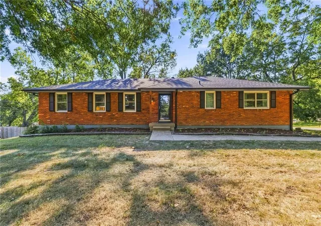 Photo 1 of Single family home for sale at 6830 Nw Cross Rd, Kansas City, MO 64152 | MLS# 2638176 | Listing updated on 2026-10-07