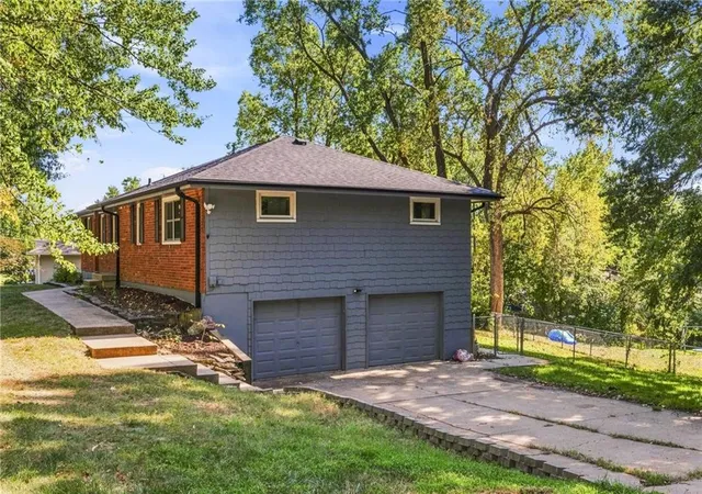 Photo 2 of Single family home for sale at 6830 Nw Cross Rd, Kansas City, MO 64152 | MLS# 2638176 | Listing updated on 2026-10-07