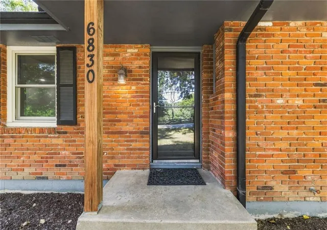 Photo 3 of Single family home for sale at 6830 Nw Cross Rd, Kansas City, MO 64152 | MLS# 2638176 | Listing updated on 2026-10-07