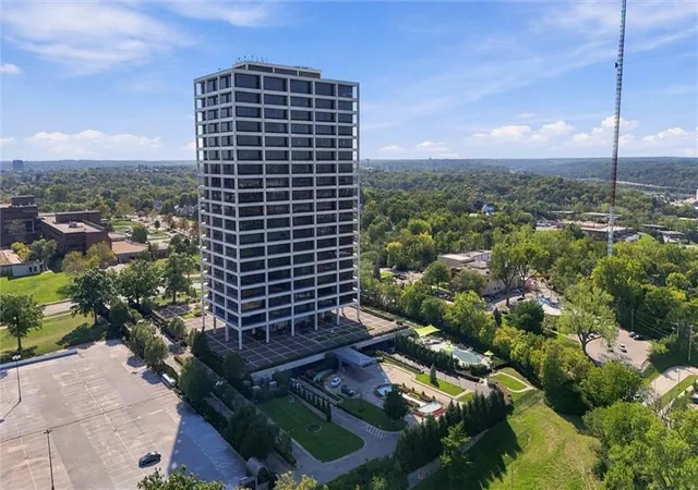 Photo 3 of Condo for sale at 700 W 31st #304 St #304, Kansas City, MO 64108 | MLS# 2638180 | Listing updated on 2026-10-09