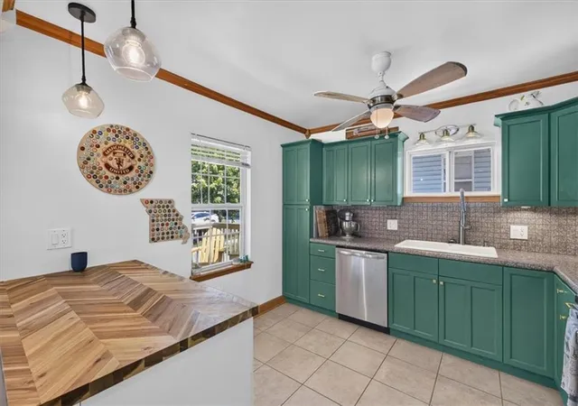 Single family home for sale at 615 W 77Th St, Kansas City, MO 64114 | MLS# 2638181