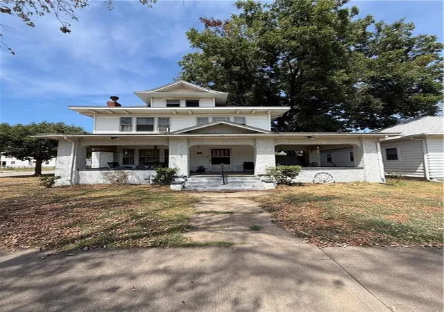 1st image of 416 W 3Rd St, Coffeyville, KS 67337 | MLS# 2638183