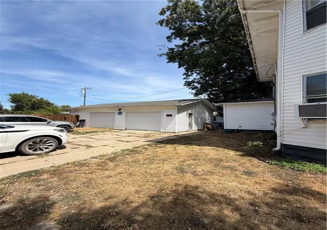 3rd image of 416 W 3Rd St, Coffeyville, KS 67337 | MLS# 2638183