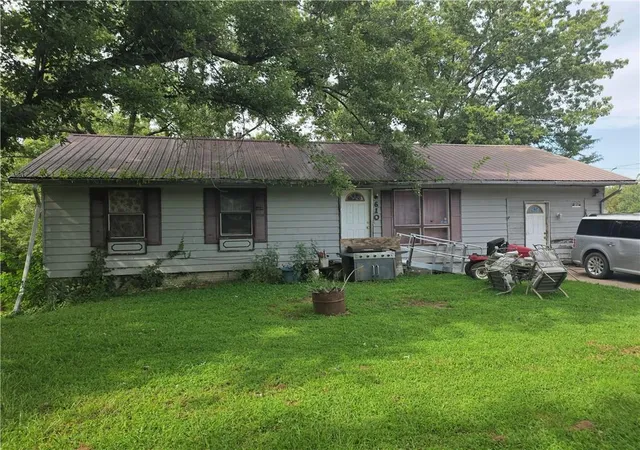 Photo 1 of Single family home for sale at 610 W Lincoln St, Carrollton, MO 64633 | MLS# 2638187 | Listing updated on 2026-08-22