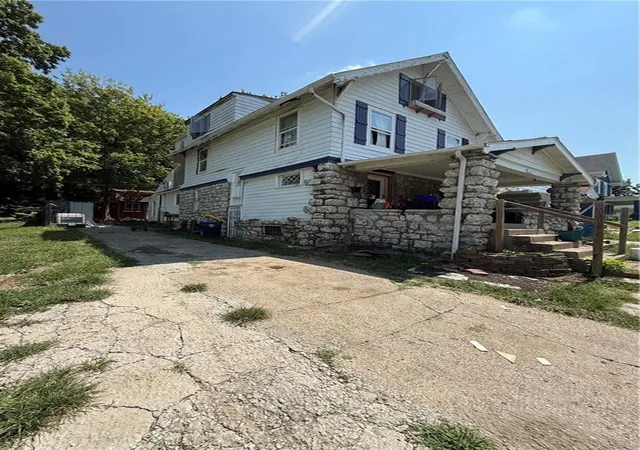 Photo 3 of Sale Pending at 2919 Paseo Blvd, Kansas City, MO 64109 | MLS# 2638190 | Listing updated on 2026-09-01