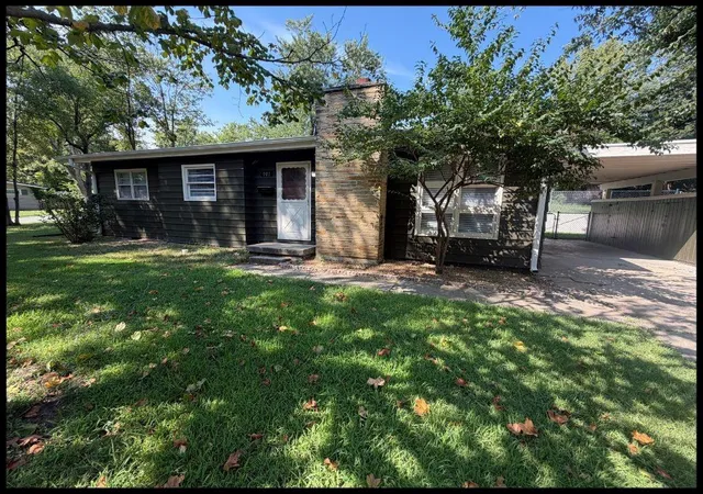 1st image of 901 Anderson St, Warrensburg, MO 64093 | MLS# 2638195