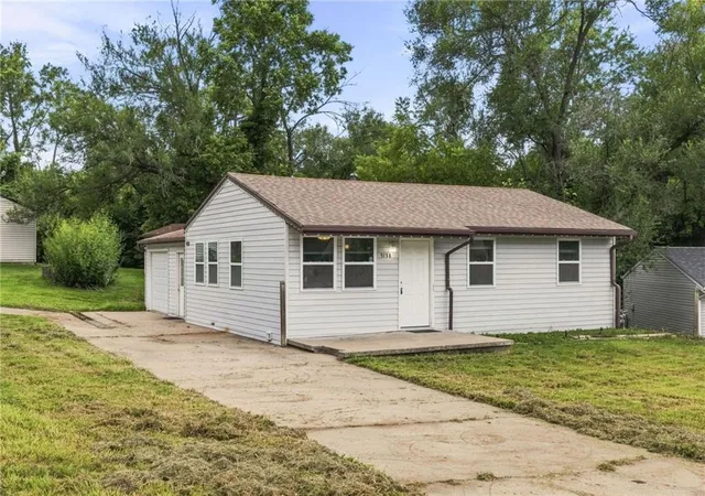 2nd image of 5138 N Corrington Ave, Kansas City, MO 64119 | MLS# 2638198