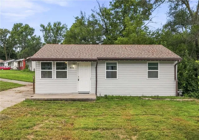 Photo 3 of Sale Pending at 5138 N Corrington Ave, Kansas City, MO 64119 | MLS# 2638198 | Listing updated on 2026-09-06