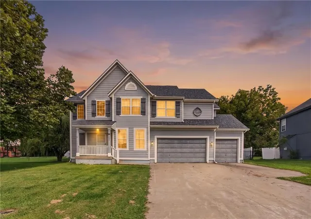 2nd image of 1003 Colonial Dr, Pleasant Hill, MO 64080 | MLS# 2638203