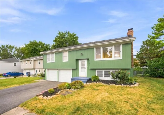Photo 3 of Sale Pending at 2100 E Taylor Dr, Olathe, KS 66062 | MLS# 2638209 | Listing updated on 2026-09-14