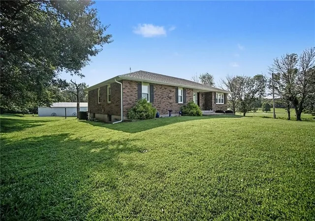Photo 4 of Sale Pending at 395 Nw 1771 Rd, Kingsville, MO 64061 | MLS# 2638210 | Listing updated on 2026-09-21