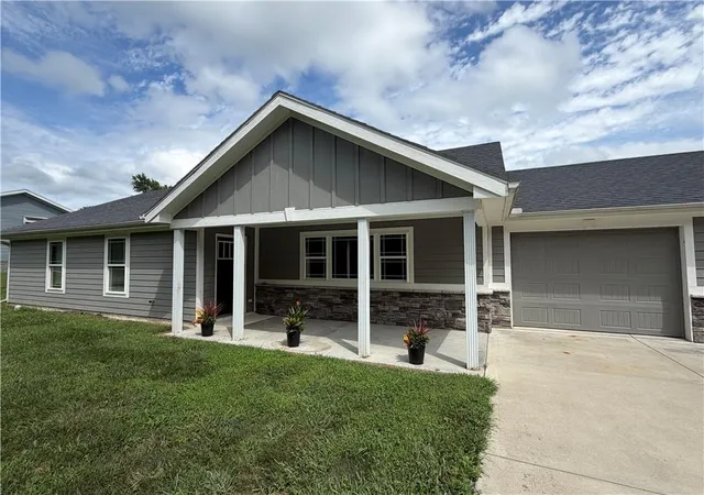 1st image of 203 Valley St, Lathrop, MO 64465 | MLS# 2638212