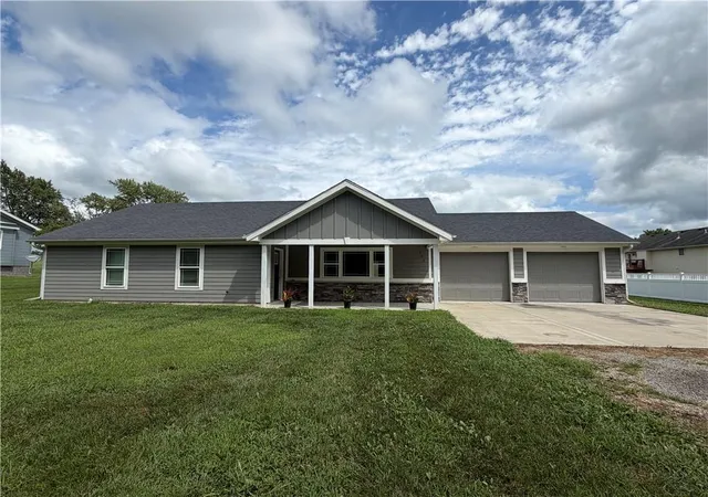 2nd image of 203 Valley St, Lathrop, MO 64465 | MLS# 2638212