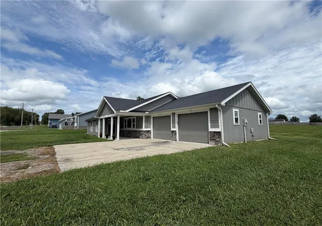 3rd image of 203 Valley St, Lathrop, MO 64465 | MLS# 2638212