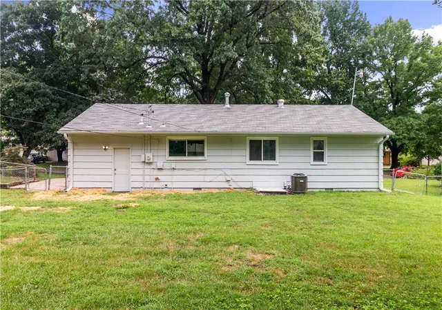 20th image of 110 Manor Dr, Belton, MO 64012 | MLS# 2638217