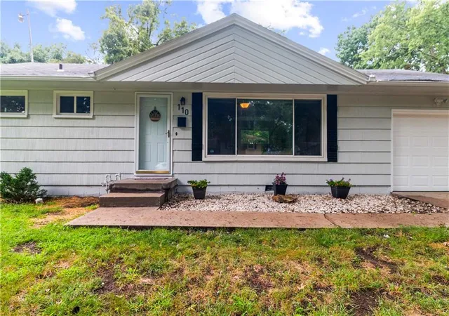 2nd image of 110 Manor Dr, Belton, MO 64012 | MLS# 2638217