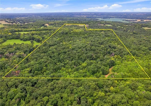 1st image of 30405 Oak Grove Rd, Paola, KS 66071 | MLS# 2638228