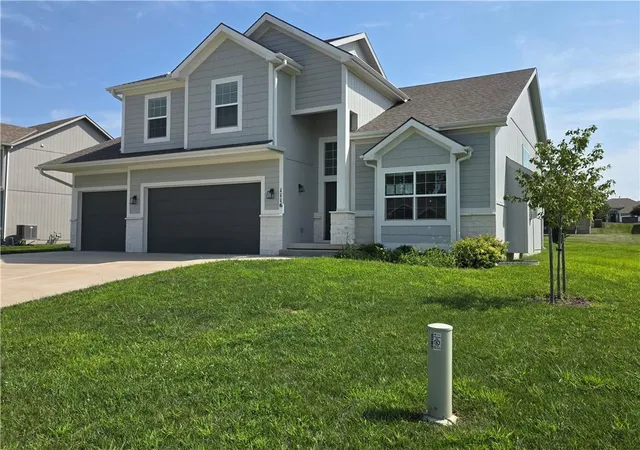 Photo 3 of Sale Pending at 1116 Sw Whispering Willow Wy, Blue Springs, MO 64064 | MLS# 2638233 | Listing updated on 2026-09-14