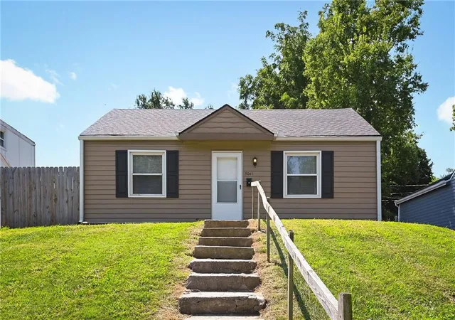 2nd image of 5041 Forest Ave, Kansas City, KS 66106 | MLS# 2638234