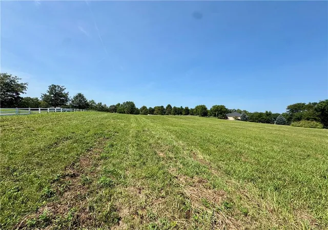 2nd image of 25030 177th Ter, Leavenworth, KS 66048 | MLS# 2638236