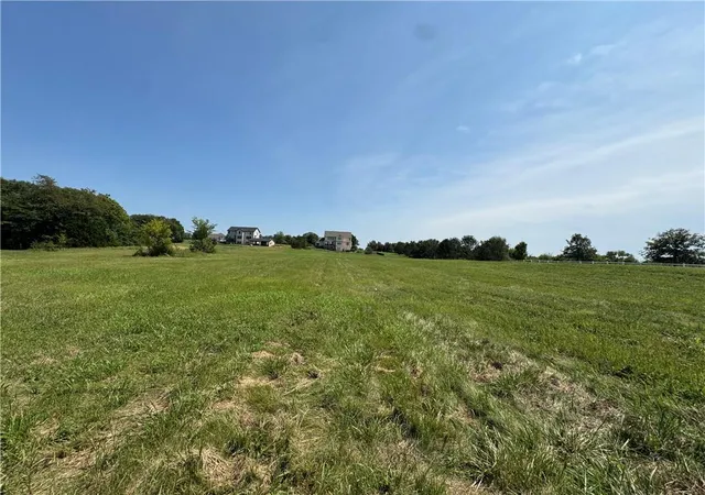 Photo 4 of Sale Pending at 25030 177Th Ter, Leavenworth, KS 66048 | MLS# 2638236 | Listing updated on 2026-09-21