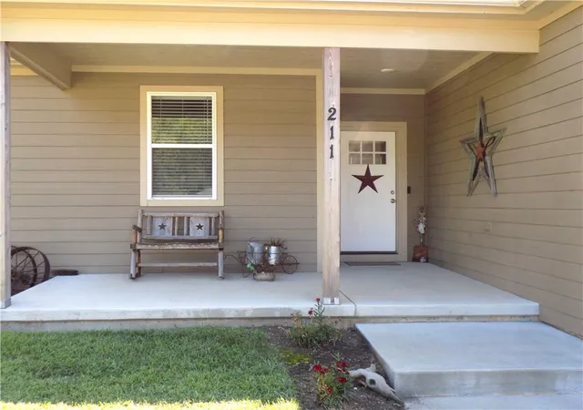 3rd image of 211 Hillside Dr, Baldwin City, KS 66006 | MLS# 2638238