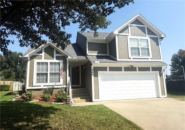 Photo 1 of Single family home for sale at 944 N Pine St N, Olathe, KS 66061 | MLS# 2638239 | Listing updated on 2026-10-01