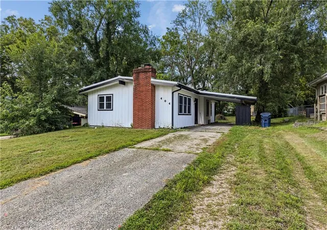 1st image of 404 8th St, Warrensburg, MO 64093 | MLS# 2638242