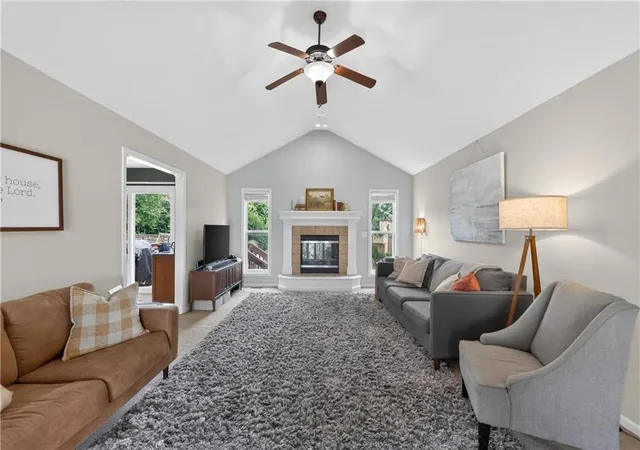 Photo 3 of Sale Pending at 11804 N Lydia Ave, Kansas City, MO 64155 | MLS# 2638243 | Listing updated on 2026-09-01