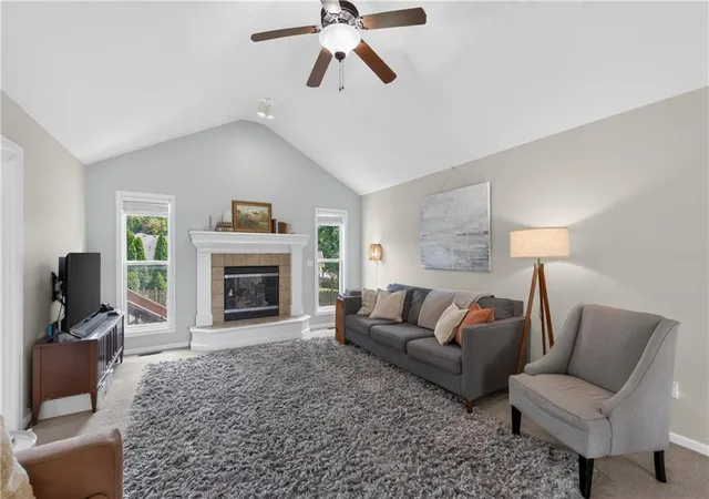 Photo 3 of Sale Pending at 11804 N Lydia Ave, Kansas City, MO 64155 | MLS# 2638243 | Listing updated on 2026-09-01